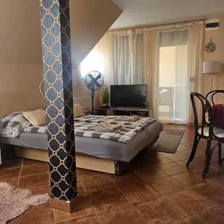 Greta Apartament *